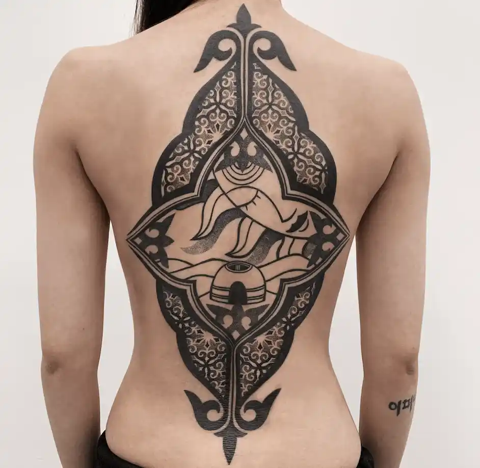 Geometric tattoo sleeve design on a man’s arm while driving a car